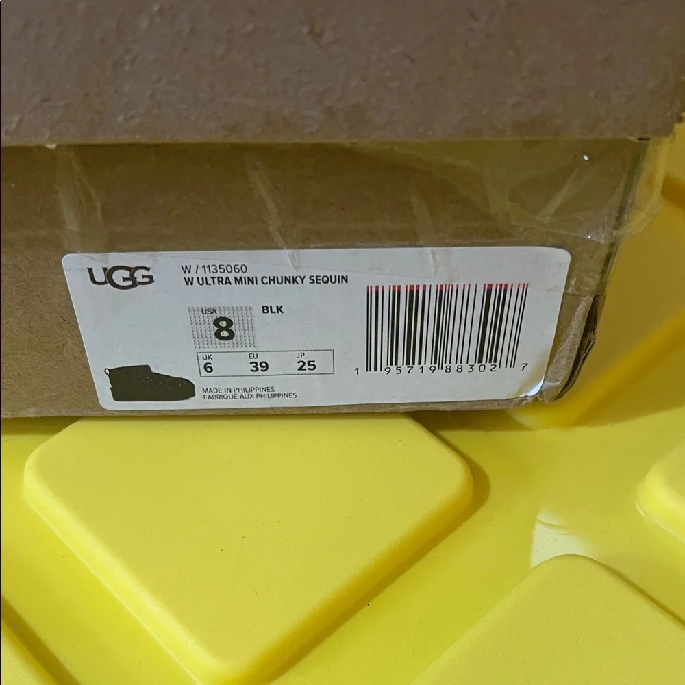 UGG Ultra Mini Chunky Platform Sequin Boots - Black Sz 8 - Picture 13 of 13